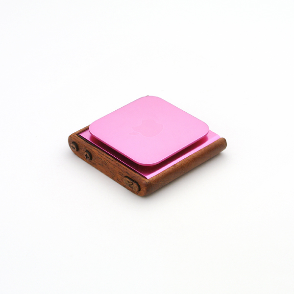 iPad nano スエード　ケース　小物入れ 木製iPod nano 6thケースカバー 「LIFE」